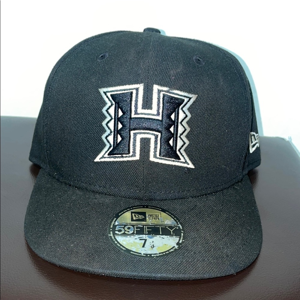 University of Hawaii fitted hat